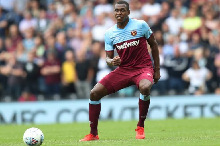 Liverpool aposta em Issa Diop