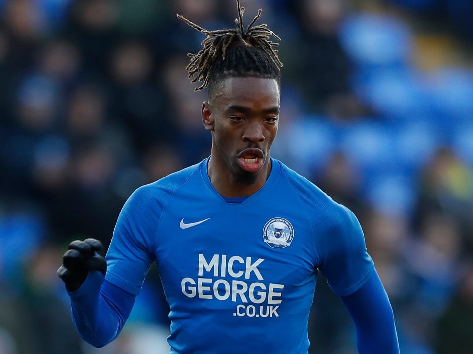 O atacante que deslumbrou o Arsenal