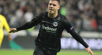 Diretor esportivo do Eintracht Frankfurt confirma retorno de atacante sérvio