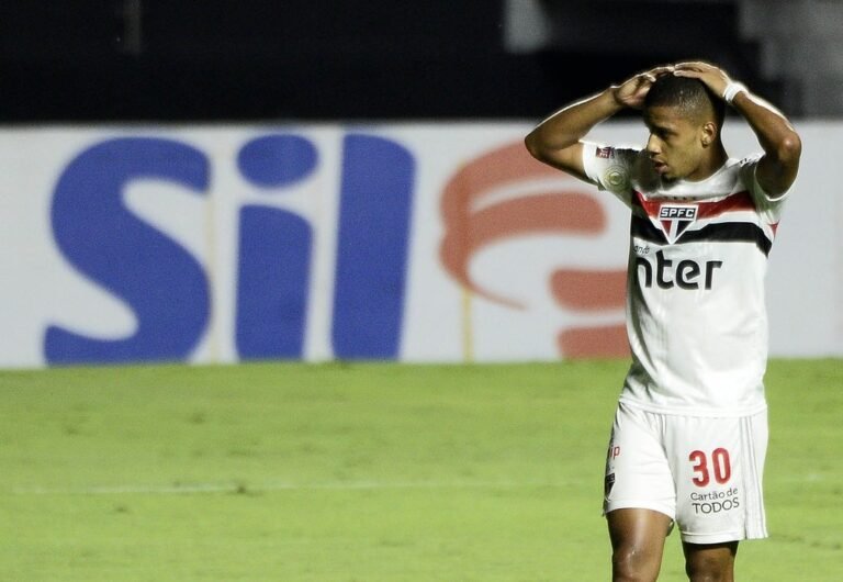 São Paulo empata em casa com o Coritiba e perde a chance de voltar a liderança