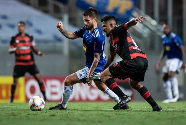 Cruzeiro dá novo vexame e é derrotado pelo virtual rebaixado Oeste