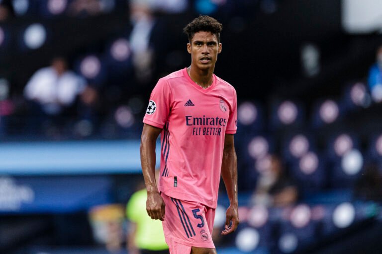 Varane está na mira de três clubes europeus