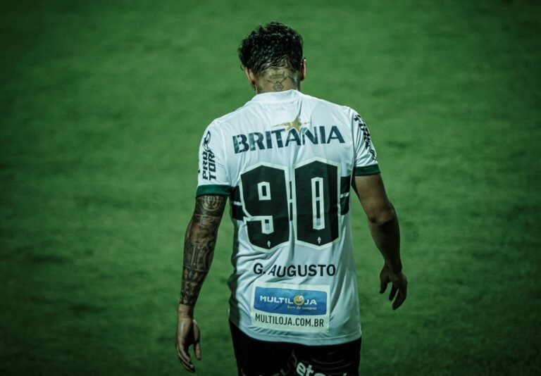 Giovanni Augusto deixa Coritiba por proposta no exterior