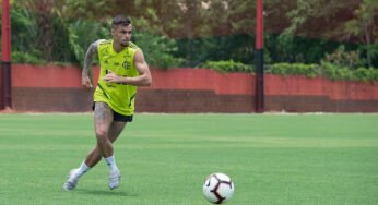 Michael volta a treinar e fica à disposição de Rogério Ceni