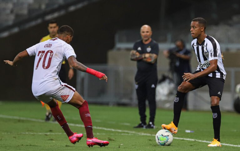 Atlético enfrenta o Fluminense, no Maracanã, buscando melhorar seu retrospecto como visitante no Brasileirão