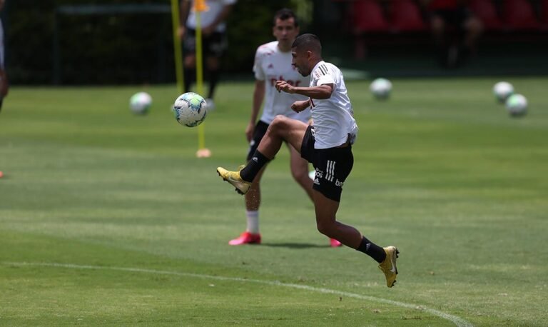 São Paulo encaminha renovação contratual de Rojas