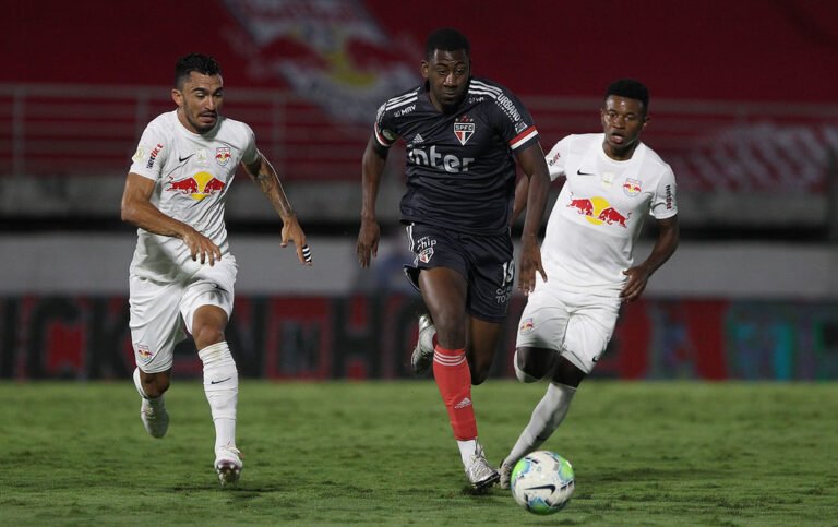 Gonzalo Carneiro deve ser titular contra o Palmeiras