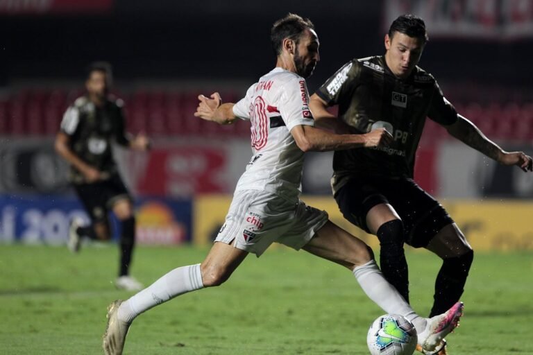 Juanfran está livre no mercado e decidirá seu futuro na Espanha