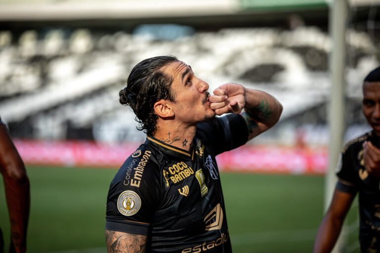 Vina será o jogador mais bem pago do futebol cearense