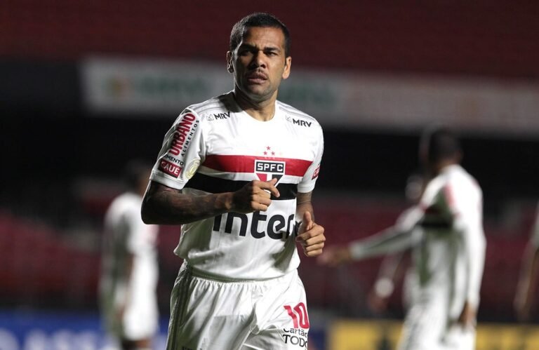 Veja como Vizolli pode escalar o meio-campo do São Paulo sem Dani Alves