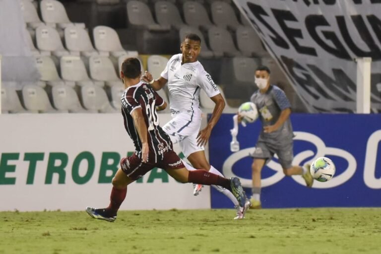 Madson deve passar por exames após joelhada nas costas. Situação preocupa.