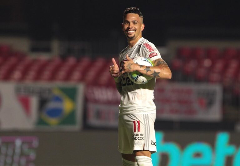 Luciano faz 18 gols pelo São Paulo e termina como artilheiro