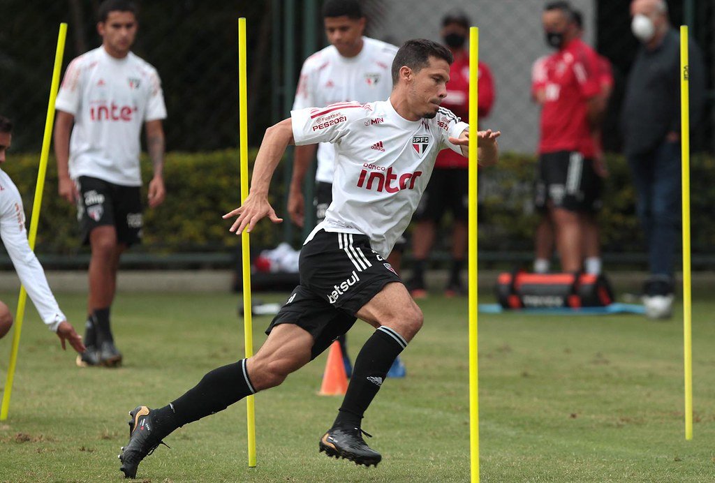 Hernanes quer ficar no São Paulo, mas espera ter mais chances