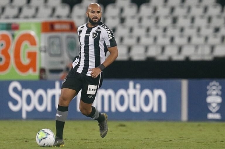 Botafogo deseja renovar com Zé Welison por mais uma temporada