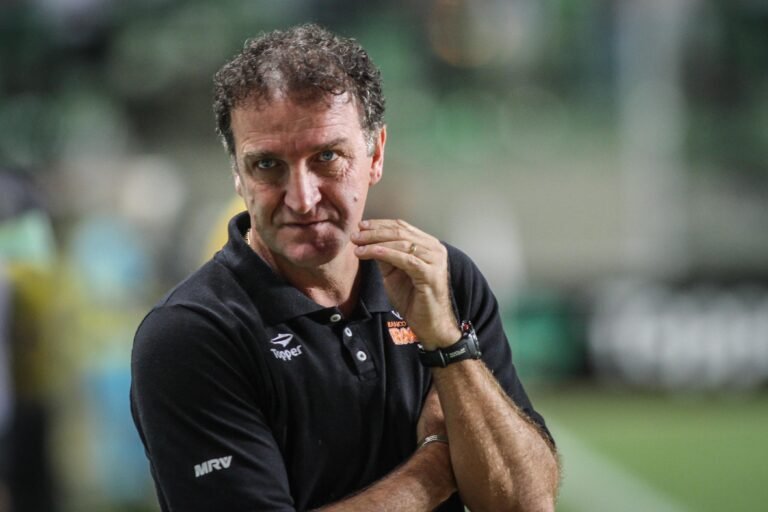#CucaNão: torcida do Atlético protesta contra possível volta do treinador nas redes sociais