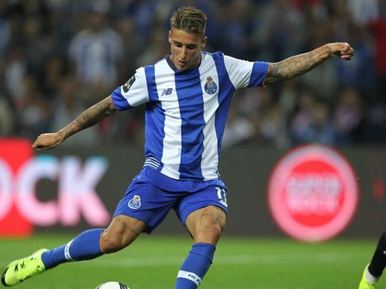Tello recorda hat-trick ao Sporting