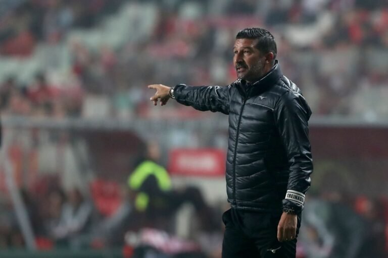 António Folha volta ao Porto B