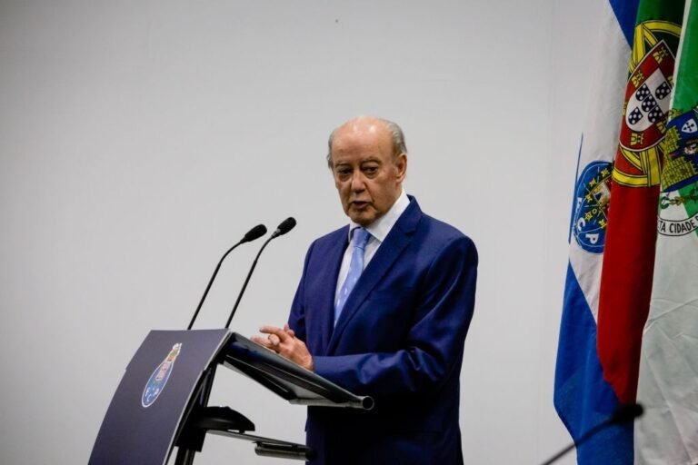Pinto da Costa se revolta, após expulsão de Luis Díaz