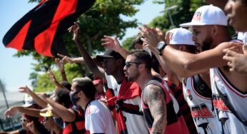 Torcida do Flamengo promove ‘AeroFla’ no embarque do time para São Paulo