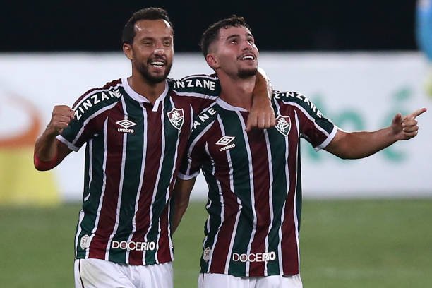 Fluminense vence Goiás e encosta no G-4