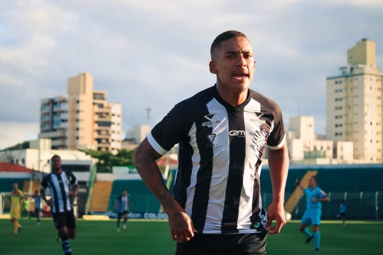 Lucas Barcellos chega ao Confiança