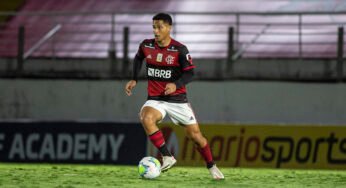 Flamengo anuncia renovação de contrato com João Gomes