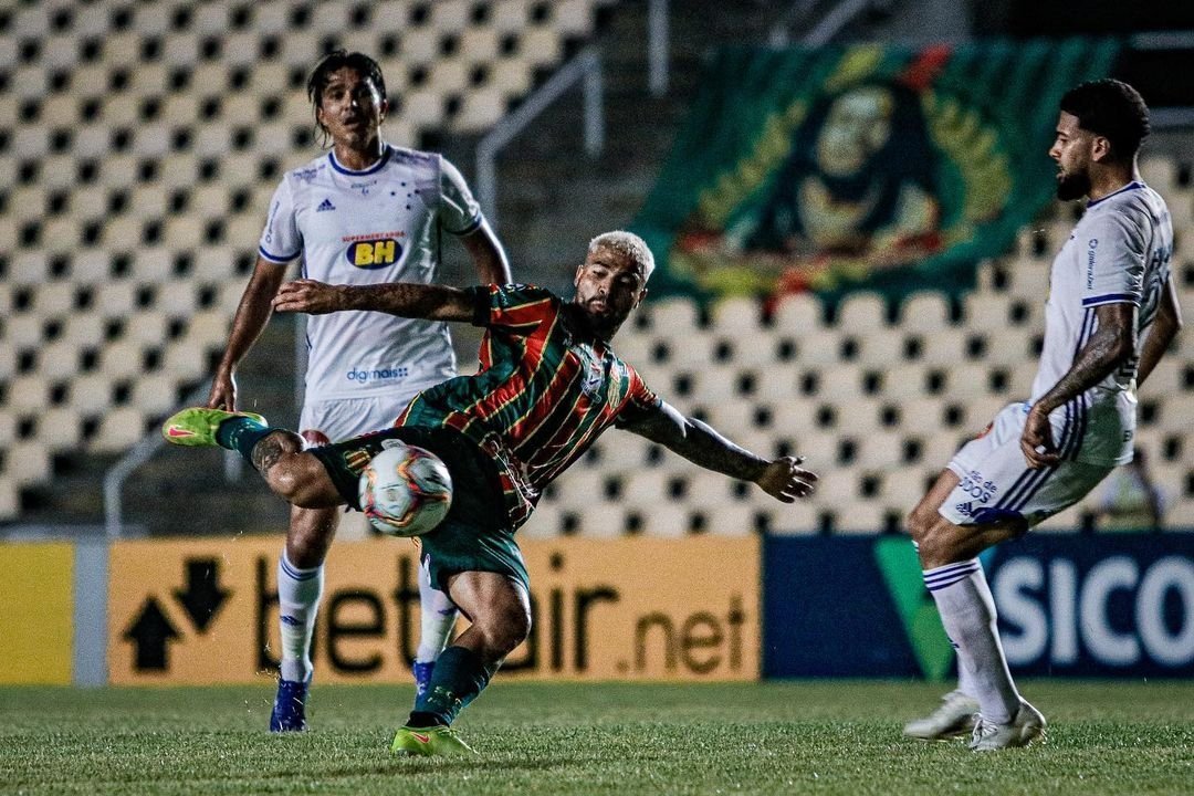Meia Marcinho está próximo de ser reforço do Cruzeiro