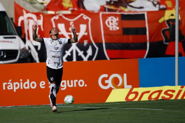 Vina pode ir para o Corinthians