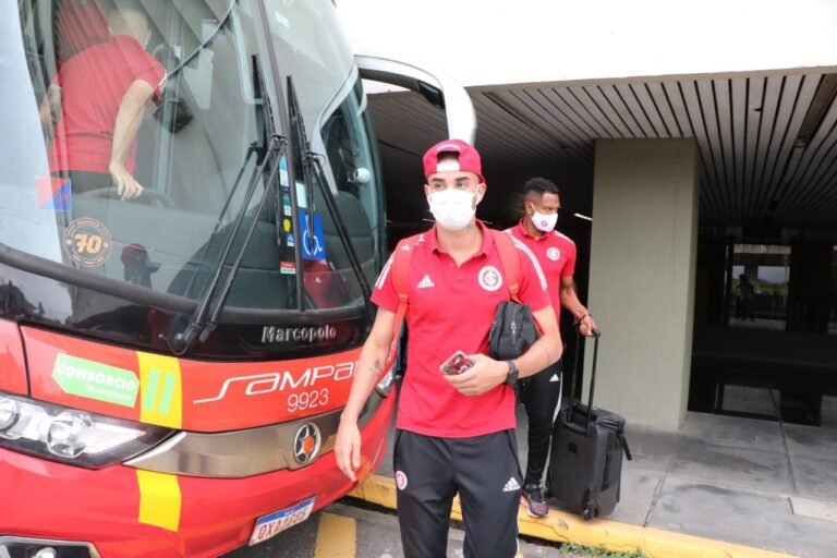 Internacional chega ao Rio e pode voltar campeão