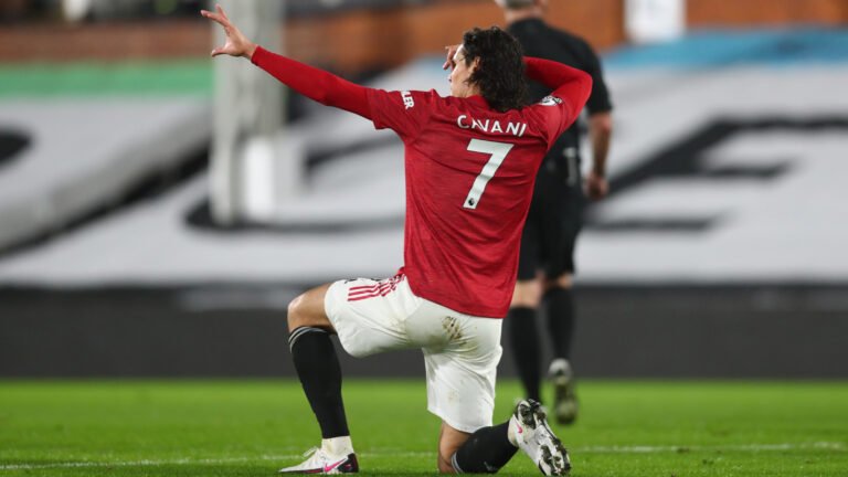 Manchester United encaminha renovação com Cavani