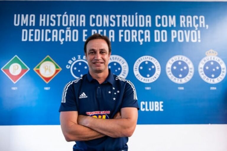 Cruzeiro paga multa para Guarani e pode inscrever Felipe Conceição no Mineiro