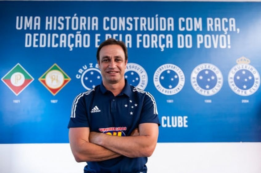 Cruzeiro paga multa para Guarani e pode inscrever Felipe Conceição no Mineiro