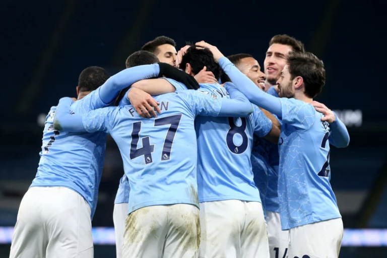 City bate o Tottenham e abre sete pontos na liderança