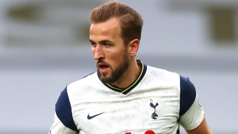 Mesmo com desejo do PSG, Harry Kane deve seguir no Tottenham por pelo menos uma temporada