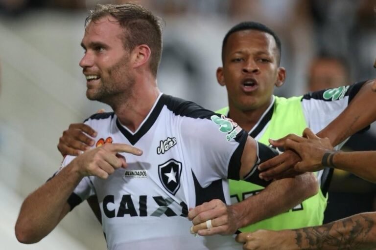 Botafogo negocia acordo com Joel Carli e pode repatriar jogador