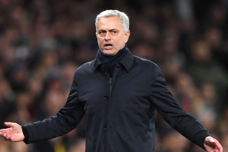 Mourinho tem cláusula milionária que impede sua demissão