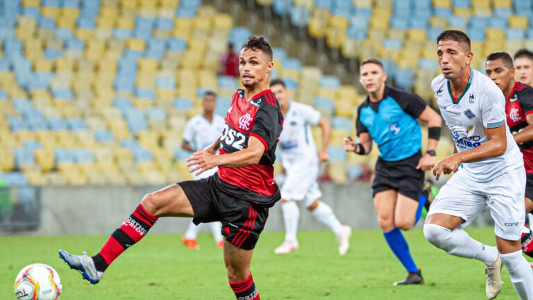 Flamengo pretende ganhar R$ 80 milhões na venda de dois jogadores