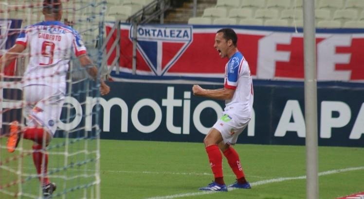 Bahia goleia o Fortaleza e adia permanência na Série A