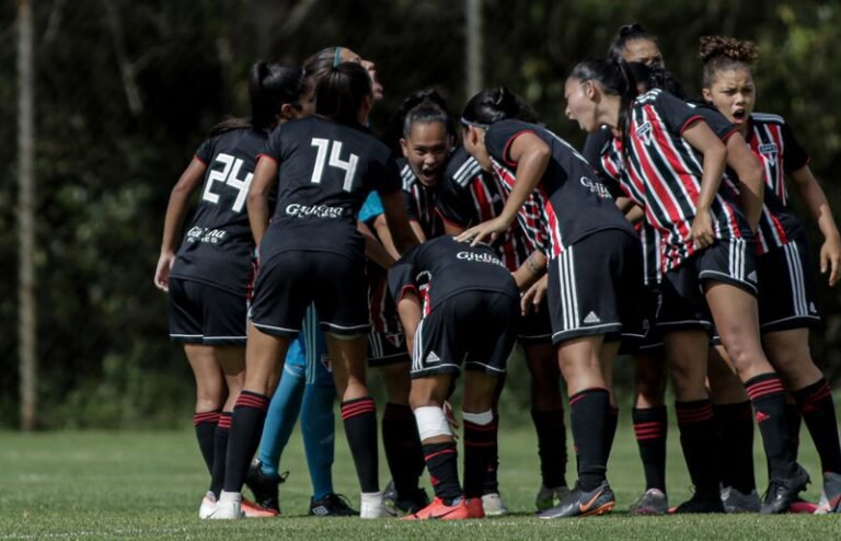 Tricolor vence o Grêmio no Brasileiro Feminino Sub-18 e se mantém na liderança