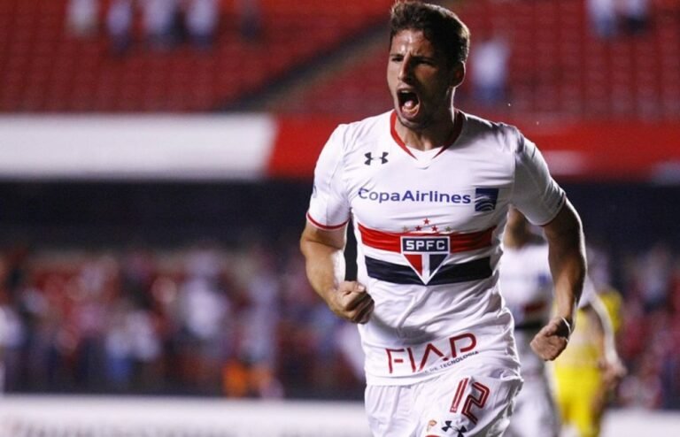 Crespo indica volta de Calleri para Libertadores no São Paulo
