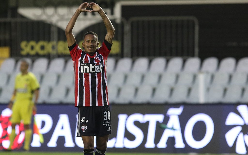 Paulinho Bóia não quer ir para o Vasco e negociação com Benítez pode melar