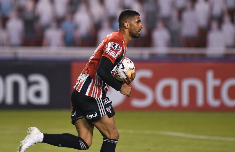 Sport tem interesse em atacante Tréllez de São Paulo
