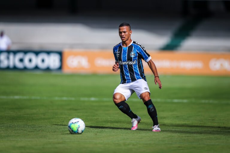 Grêmio encara o Brasil-PEL em estreia no Gauchão; veja provável time