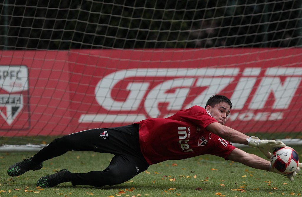 São Paulo empresta goleiro formado em Cotia para o Bahia