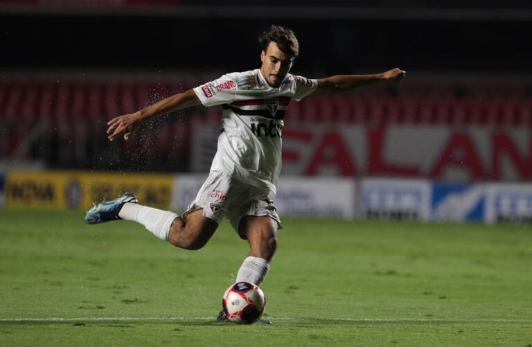 São Paulo se prepara para clássico San-São; Igor Gomes segue como dúvida