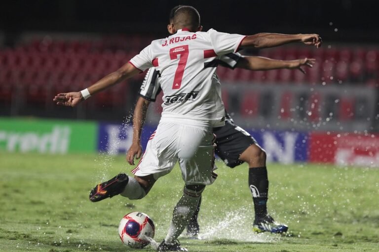 Rojas assume a camisa 7 do São Paulo e se empolga com Crespo