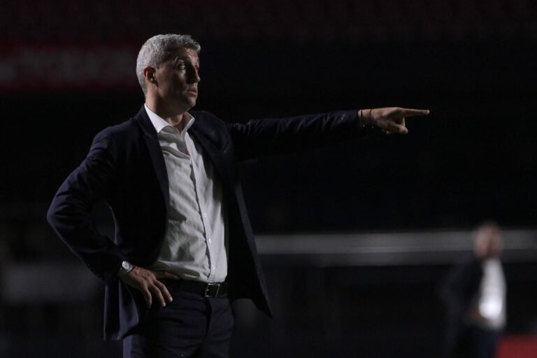 Crespo elogia atuação do São Paulo e fala de Miranda e Orejuela