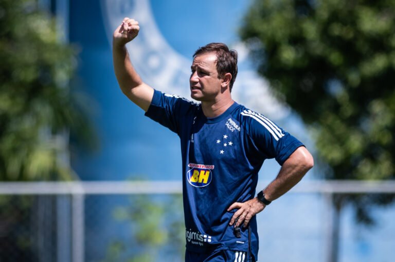 Felipe Conceição completa um mês no Cruzeiro. Veja as principais mudanças