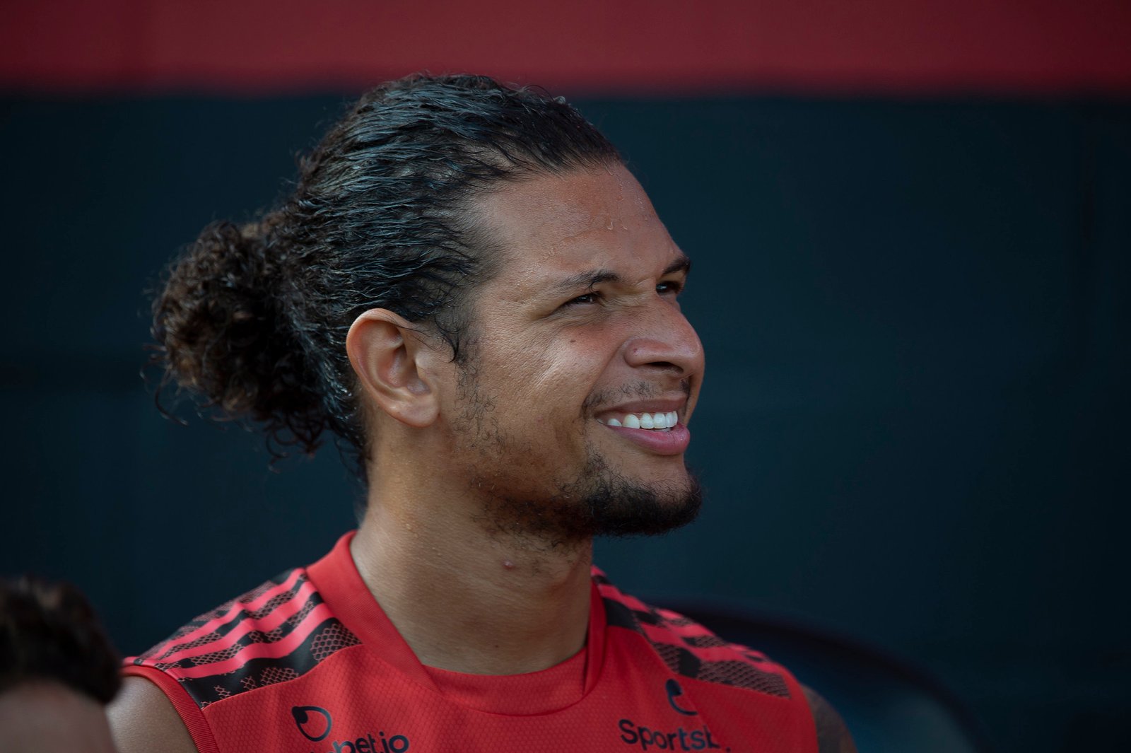 Willian Arão é mantido na zaga no início da temporada