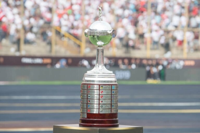 Elenco santista para Libertadores tem 45 inscritos para a estreia. Veja quem são